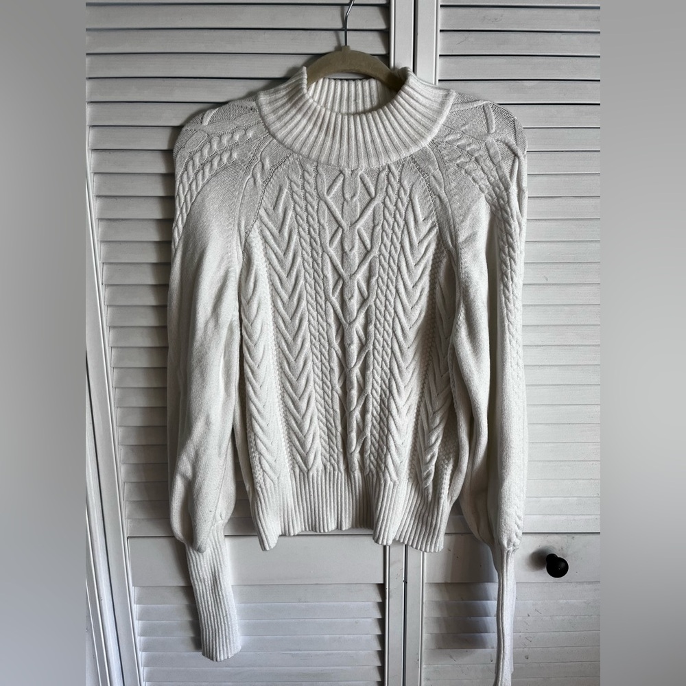Elegant Petra White Turtleneck Sweater